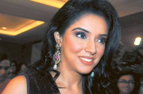 Asin Thottumkal 'quite comfortable' in Bollywood